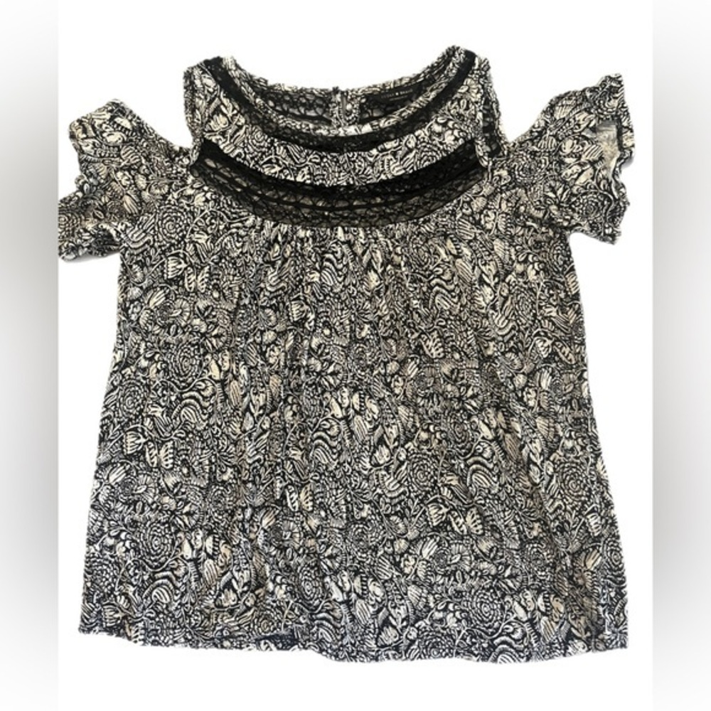 Lucky Brand‎ Size Small Cold Shoulder Black And White Top.